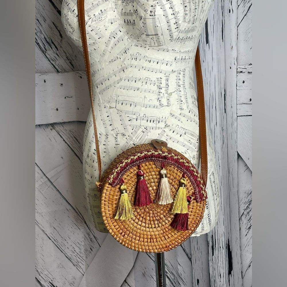 Woven Rattan Round Boho Handbag w/Tassels